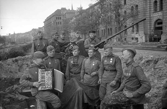 Russians soldiers in Berlin, 1945 (Internet)