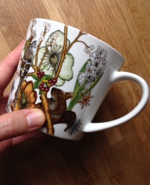 Ena sidan. Vita hyacinter, julros, ekorre. Så vackert.