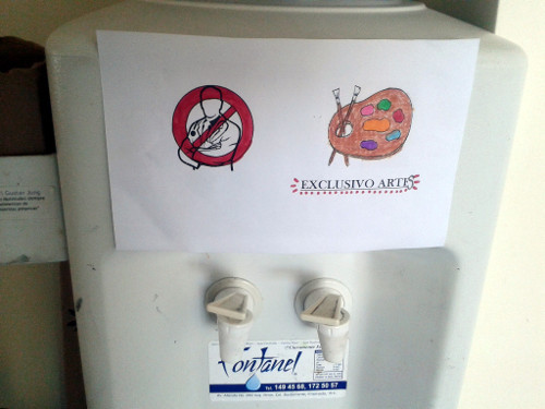 Fuera médicos de la facultad de artes photo medicos chica.jpg