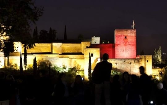 La Alhambra de Granada, con su iluminación nocturna.