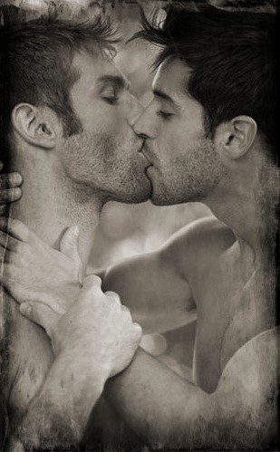  photo men-kissing_zps5tsz9spy.jpg