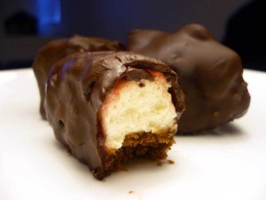 chocolate-coverd-cherry-cheesecake-bites