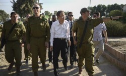 Ban Ki-moon being given a tour in Israel by senior officials of the Israel Defense Forces (IDF)