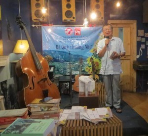 Đỗ Hồng Ngọc phát biểu về thơ Trần Vấn Lệ trong buổi ra mắt Dã Quỳ Thương Nhớ (14.11.2015)