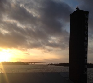 Jag bodde på Hotell Nostalgi i Motala, fick en svit med sjöutsikt åt två håll.