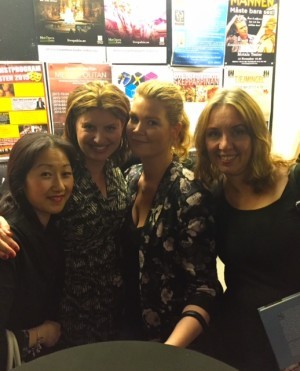 Signering - så kul att träffa bloggläsare, här Sofia, Lina och Ann