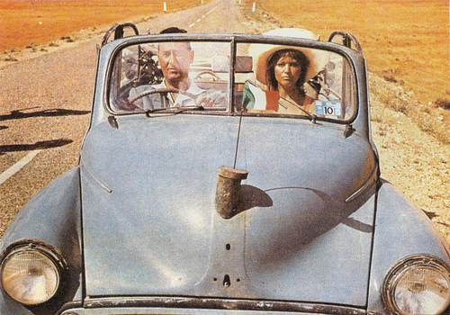 Alberto Sordi and Claudia Cardinale in Bello, onesto, emigrato Australia sposerebbe compaesana illibata (1971)
