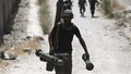 A fighter from the Free Syrian Army's Al Rahman legion carries a weapon as he walks towards his position on the frontline against the forces of Syria's President Bashar al-Assad in Jobar, a suburb of Damascus, Syria July 27, 2015. REUTERS/Bassam Khabieh