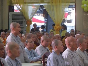 Các Thầy Cô đặt nhiều câu hỏi sôi nổi: tại sao thời Phật ít bệnh như bây giờ? 