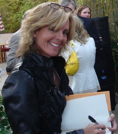 dcDeb_Signing_Look