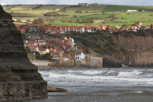 robin-hoods-bay-from-Boggle-hole
