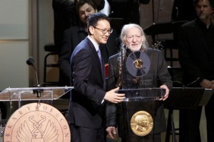 Acting Librarian David Mao presents the Gershwin Prize to Willie Nelson.