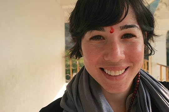 woman-traveler-india-smile