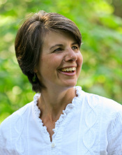 Celia Kennedy Headshot