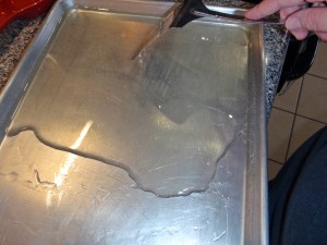 Fondant is not turning creamy and white