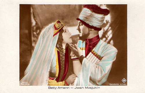 Betty Amann and Ivan Mozzhukhin in Der Weisse Teufel (1930)