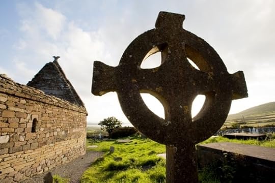 Cruz Celta del siglo XII en la iglesia de Kilmalkedar (Irlanda).