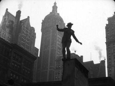 Joseph-Cotten-in-a-chase-through-lower-Manhattan