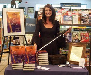 MediaKit_AuthorPhoto_MayYourHeartBeLight