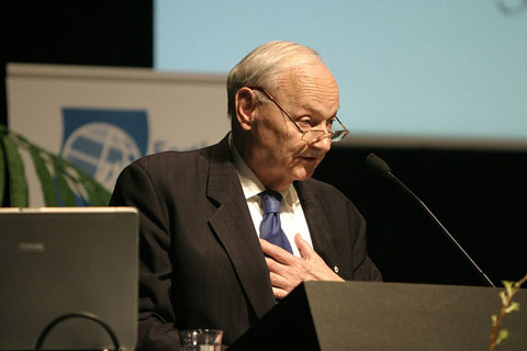 Photo: Remembering Maurice Strong