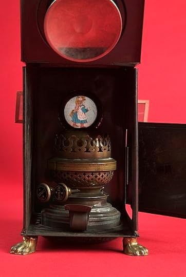 A view of the inside of the Magic Lantern. The object in this image is within the permanent collection of The Children’s Museum of Indianapolis. CC BY-SA 3.0 via Wikimedia Commons.
