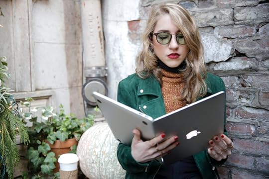 Man-Repeller-Favorite-Story-to-Read-Laptop---2