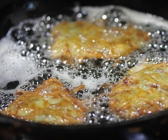 Latkes frying
