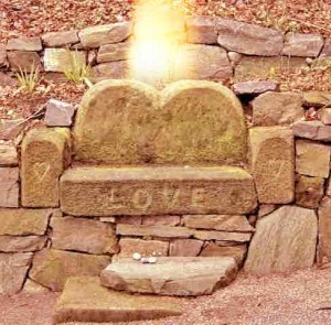 love bench light
