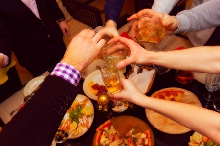 To stay sane during holiday gatherings, my husband and I have developed our own secret coping strategy. We call it the Dysfunctional Family Drinking Game. @foxywinepocket | humor| holidays| drinking games