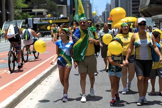 WS9 SÃO PAULO 13/12/2015 - ATO CONTRA GOVERNO DILMA - POLITICA - Manifestantes realizam protestos contra o governo de Dilma Rousseff na Avenida Paulista neste domingo (13). FOTO:WERTHER SANTANA/ESTADÃO