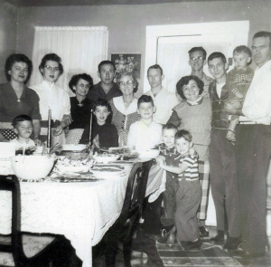 SundayDinneratGrandma's1942