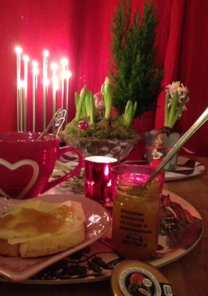 Frukost med julmusik och Natalies LJUVLIGA marmelad.