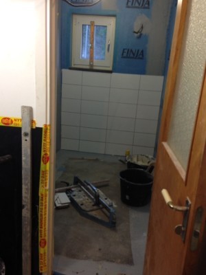 Kakel på väg upp. Hade helt glömt att det var så här det såg ut, ha ha.