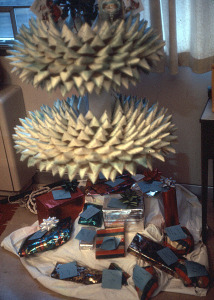 CDHersh-IBM Christmas Tree wth presents