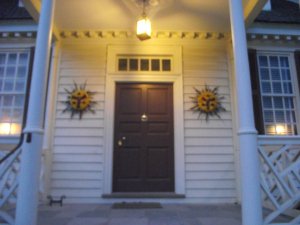 A closer pic of the door.