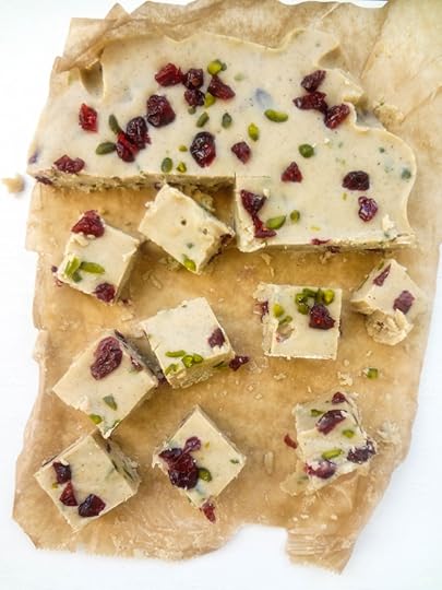 Easy Cranberry and Pistachio Studded White Chocolate Fudge from peacemeal-xo.com