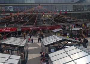 Massa små julbodar på Plattan. Doften från nyfriterade churros - mmmm.