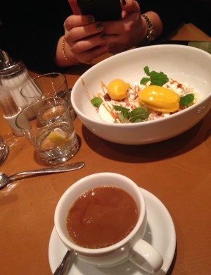 Oerhört lyckad lunch. Sen var jag helt slut, så jag åkte direkt hem, fast jag hade tänkt shoppa. Jag ORKAR inte shoppa när det är så mycket folk.