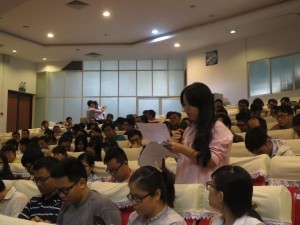 Tranh luận... sôi nổi!