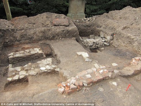 2ED5726F00000578-3335368-Archaeologists_have_uncovered_the_Bard_s_kitchen_at_New_Place_in-a-28_1448562670375