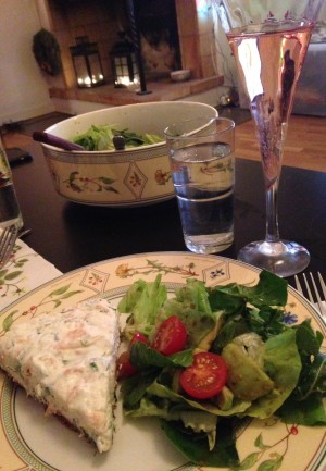 Laxtårta, bubbel och TV