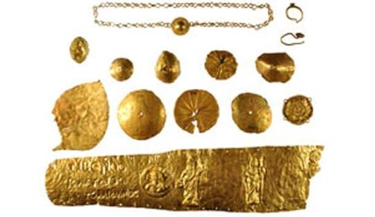 Naukratis remained important under the Romans. Here is Roman gold jewelery from Naukratis, including a large gold diadem inscribed with the name of Tiberius Claudius Artemidorus.