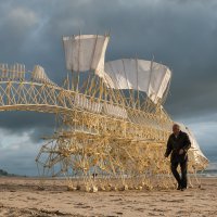 Animaris Umerus, Scheveningen beach, Netherlands (2009). Courtesy of Theo Jansen. Photo by Loek van der Klis.
