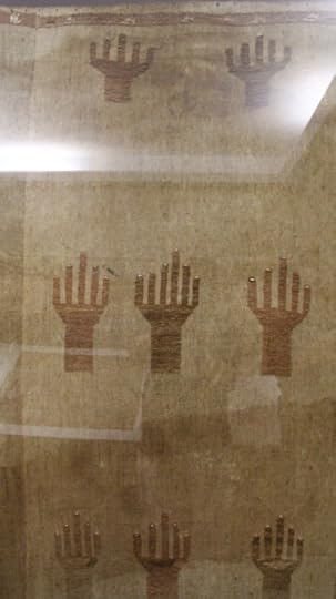 Amano Museum - Six fingers