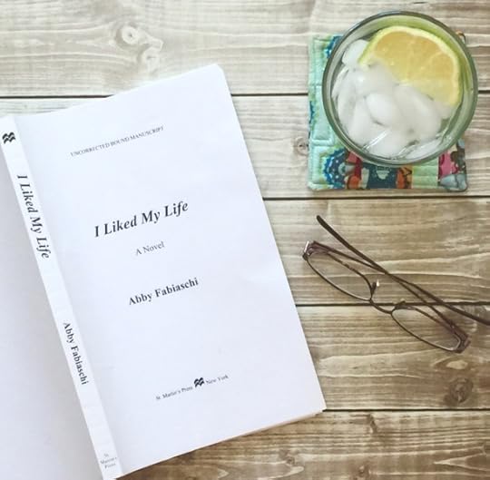 What Mia's Reading ♥ http://www.miaking.com 