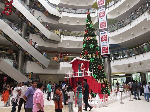 Big-chritsmas-tree-chennai-forum-mall-1