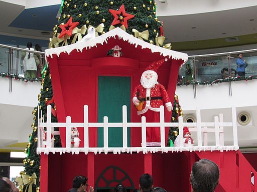 Big-christmas-tree-chennai-forum-mall-2