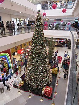 Large-christmas-tree-at-phoenix-mall-chennai