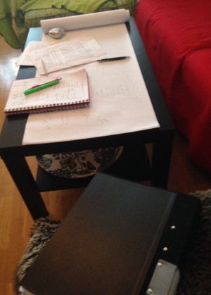 Idag åkte ritrullen fram igen. Det har varit en frustrerad Ahrnstedt idag. Hoppas jag fick till den där eländiga scenen nu.