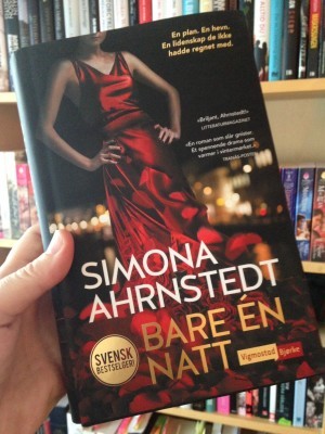 Finns nu på norska. Den svenska bestsellern (!) Bare én natt